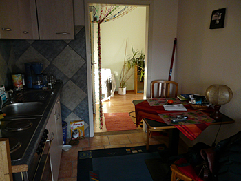 wohnung_11 Küche mit Blick zum Schlafzimmer